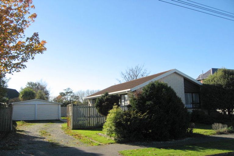 Photo of property in 2/28 Castile Place, Belfast, Christchurch, 8051