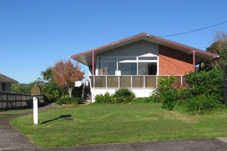 Photo of property in 16 Fairlea Road, Te Atatu South, Auckland, 0610