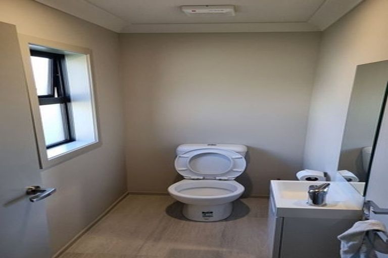 Photo of property in 25 Brindle Way, Newlands, Wellington, 6037