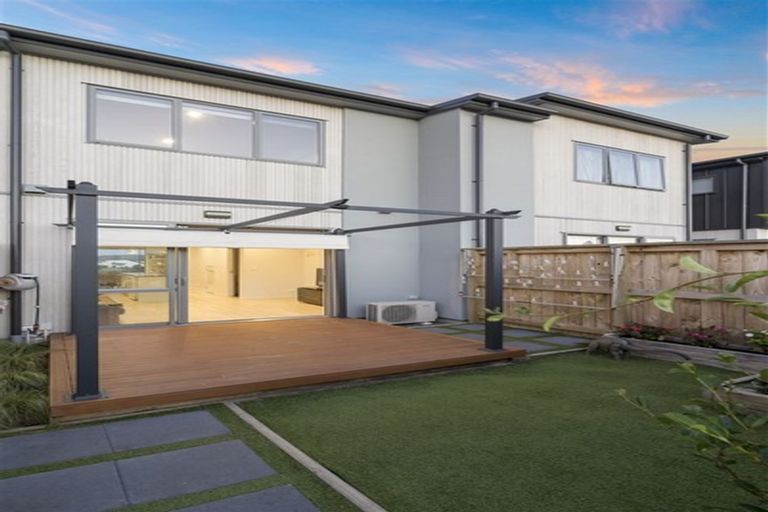 Photo of property in 11 Pakoro Close, Hobsonville, Auckland, 0618
