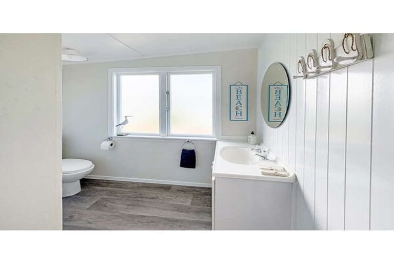 Photo of property in 46a Pratt Avenue, Foxton Beach, Foxton, 4815