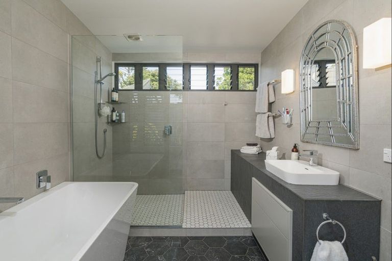 Photo of property in 6 Endeavour Place, Cooks Beach, Whitianga, 3591