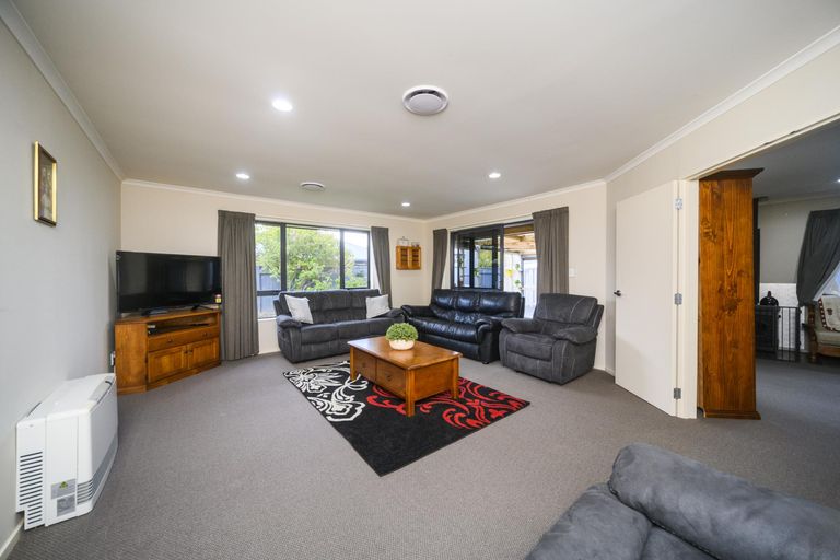 Photo of property in 53 Geneva Terrace, Kelvin Grove, Palmerston North, 4414