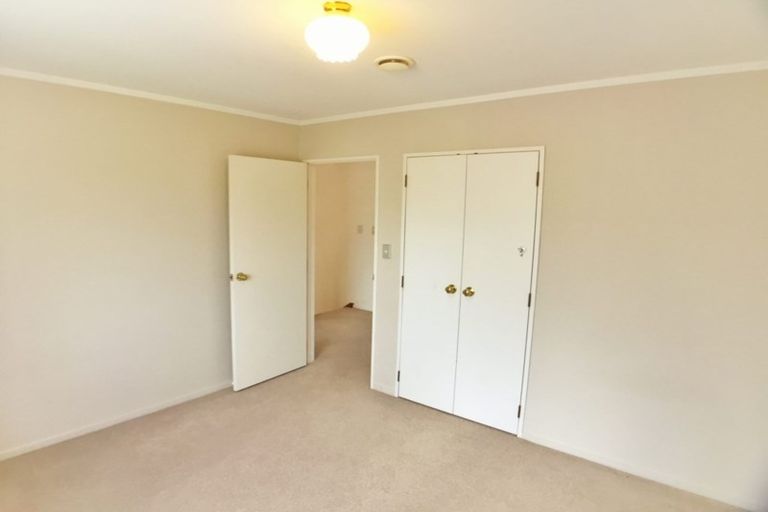Photo of property in 4 Oystergrove Road, West Harbour, Auckland, 0618