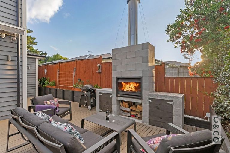 Photo of property in 37 Nobilo Road, Kumeu, 0810