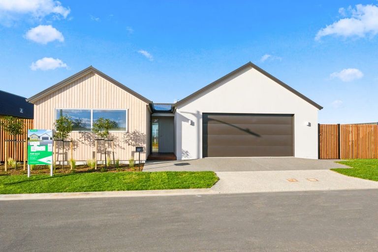Photo of property in 37 Tabraham Crescent, Pyes Pa, 3112