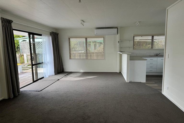 Photo of property in 17a Leaming Place, Clarks Beach, 2122