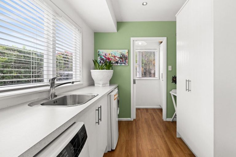 Photo of property in 17 Brookvale Road, Havelock North, 4130