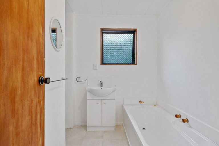 Photo of property in 32 Rata Street, Tokomaru, Palmerston North, 4474