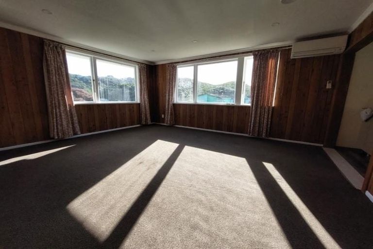 Photo of property in 107 Rangituhi Crescent, Takapuwahia, Porirua, 5022