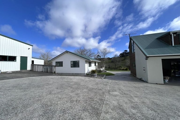 Photo of property in 136 Muriwai Road, Waimauku, 0881