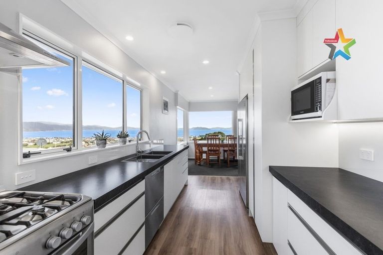 Photo of property in 68 Dowse Drive, Maungaraki, Lower Hutt, 5010