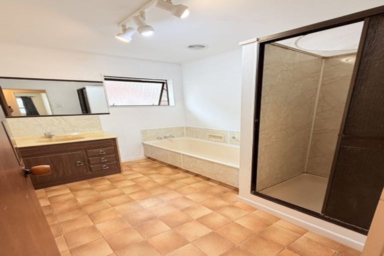 Photo of property in 2 Flint Way, Northland, Wellington, 6012