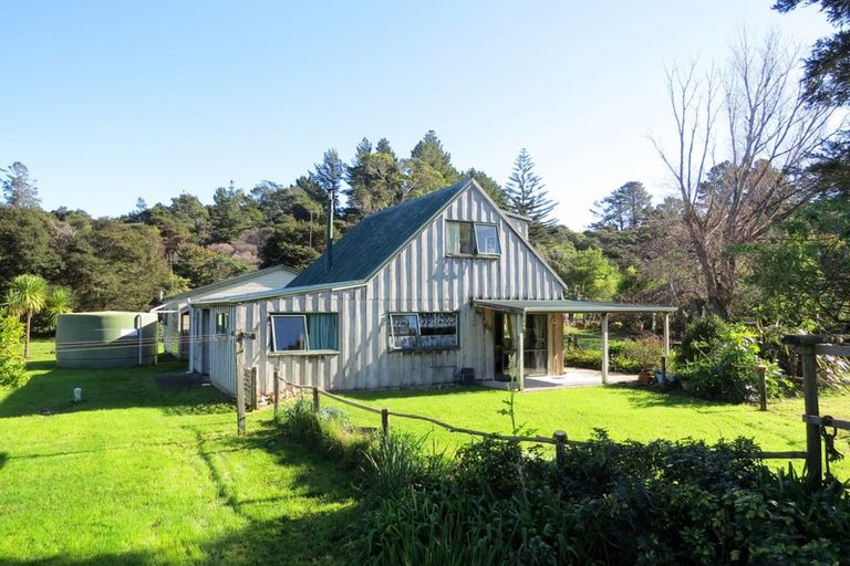 Photo of property in 30 Colville Road, Coromandel, 3506
