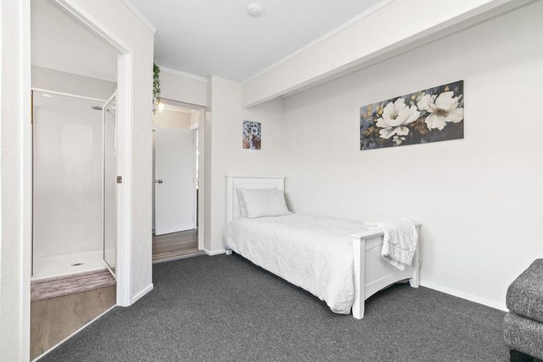 Photo of property in 2 Titiwai Place, Birkenhead, Auckland, 0626