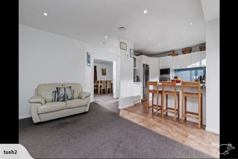 Photo of property in 10 Crestview Place, Browns Bay, Auckland, 0630