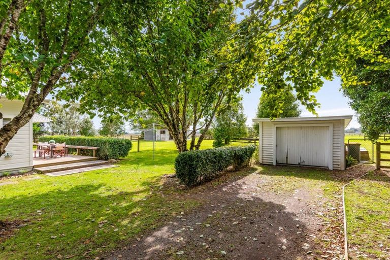 Photo of property in 435 Tararua Road, Levin, 5571