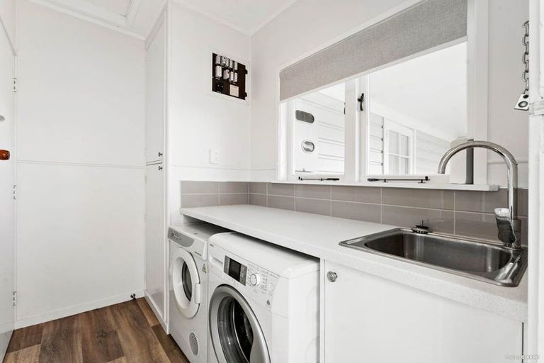 Photo of property in 21 Snell Avenue, Papakura, 2110