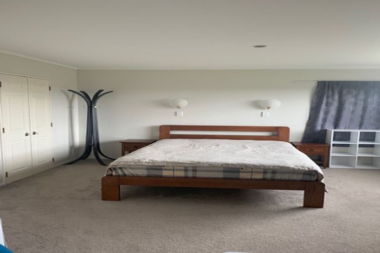 Photo of property in 15 Vermeer Place, West Harbour, Auckland, 0618