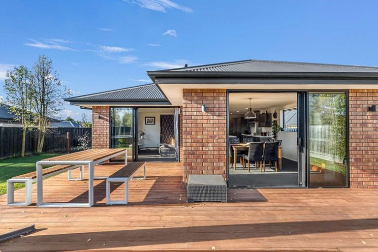 Photo of property in 8 Stonebridge Lane, Oxford, 7430