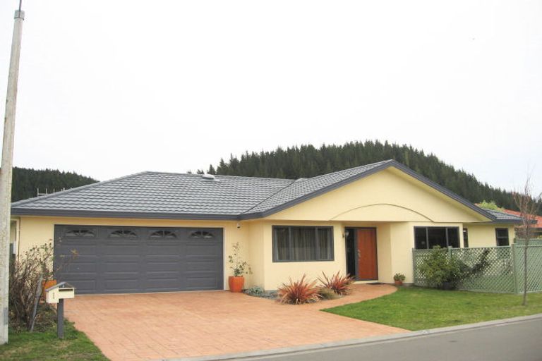 Photo of property in 1 Thode Place, Greenmeadows, Napier, 4112