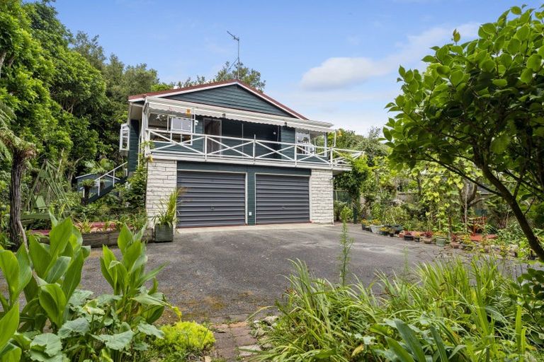 Photo of property in 15b Kakariki Grove, Waikanae, 5036