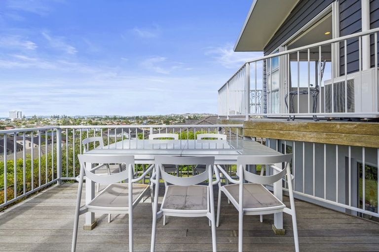 Photo of property in 60 Chesterfield Way, Orewa, 0931