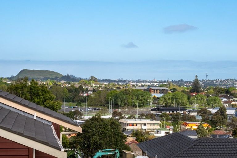 Photo of property in 2/42 Cromdale Avenue, Highland Park, Auckland, 2010