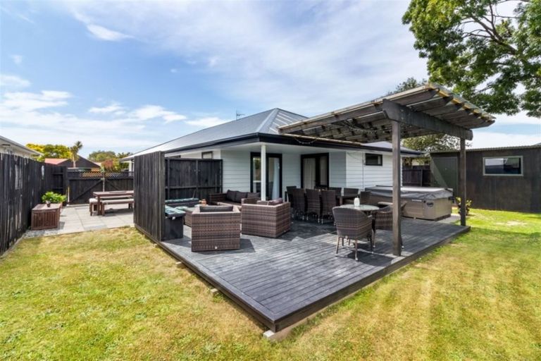 Photo of property in 165 Queenspark Drive, Parklands, Christchurch, 8083
