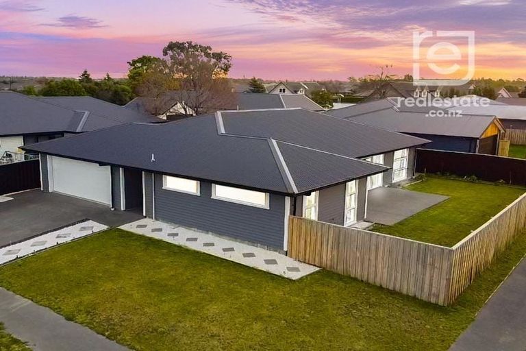 Photo of property in 8 Clonbunny Close, Rolleston, 7614