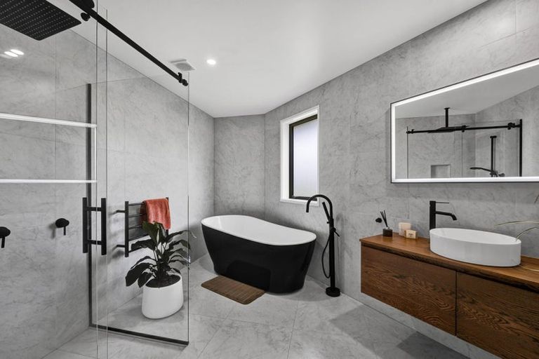 Photo of property in 1 Larlin Drive, Hawera, 4675