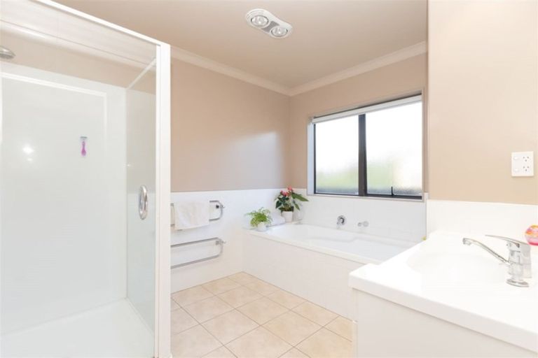 Photo of property in 14 Tarrango Way, Rototuna, Hamilton, 3210