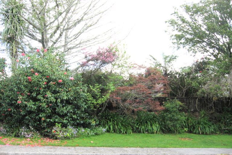 Photo of property in 8 Tupara Crescent, Kawaha Point, Rotorua, 3010