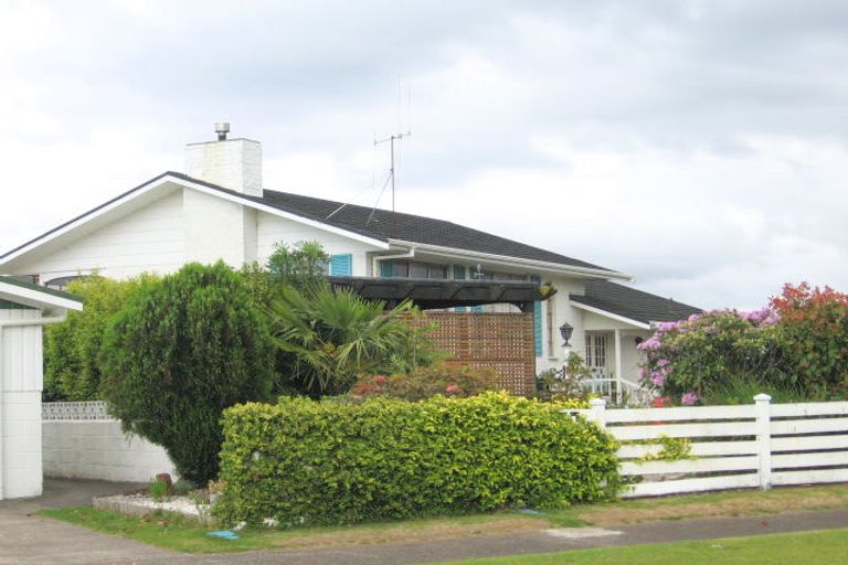 Photo of property in 33 Coppelia Avenue, Omokoroa, 3114