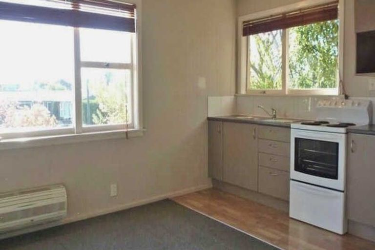 Photo of property in 2/102 Roberta Drive, Somerfield, Christchurch, 8024