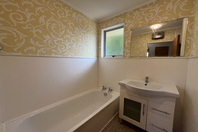 Photo of property in 16 Hicks Crescent, Waikanae Beach, Waikanae, 5036