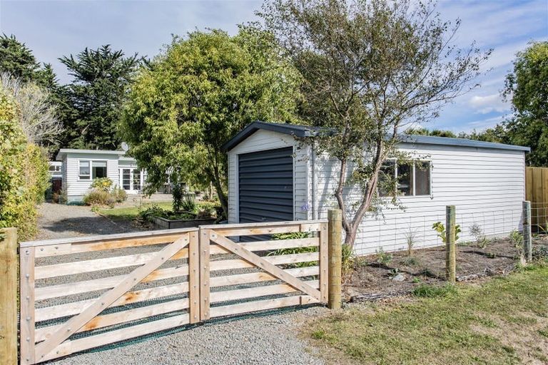 Photo of property in 27 Kiwi Avenue, Waikuku Beach, 7473