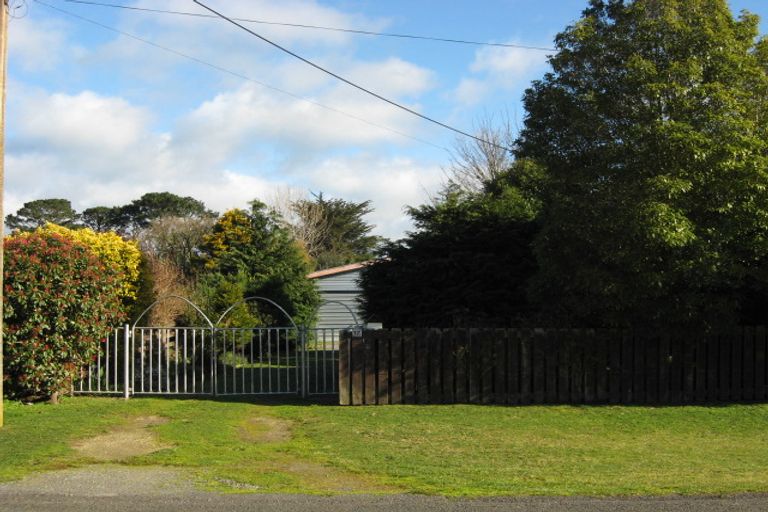 Photo of property in 17 Lake Street, Takapau, 4203