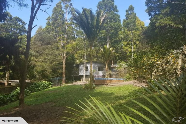 Photo of property in 16 Napuka Road, Henderson Valley, Auckland, 0612