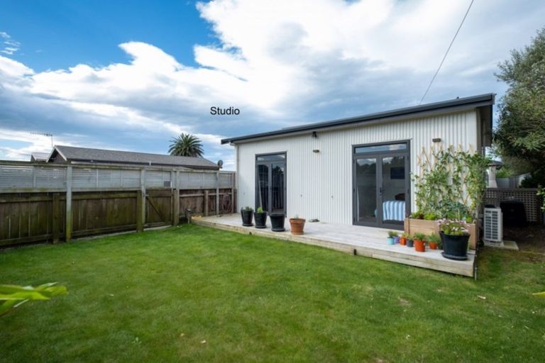 Photo of property in 37 Clifton Road, Haumoana, 4102