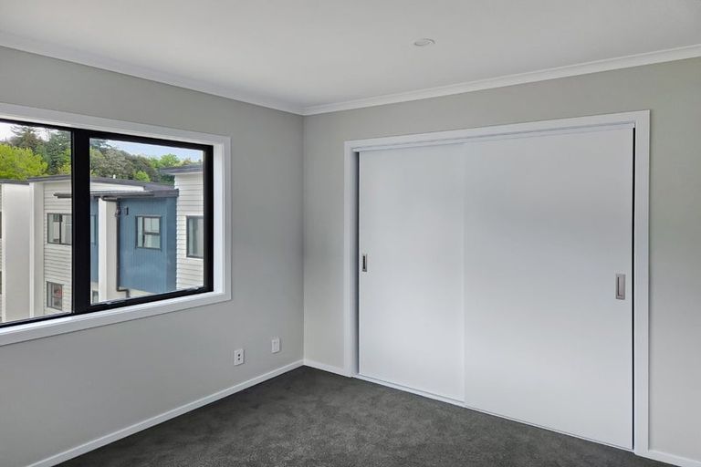 Photo of property in 4/64 Glen Road, Stokes Valley, Lower Hutt, 5019