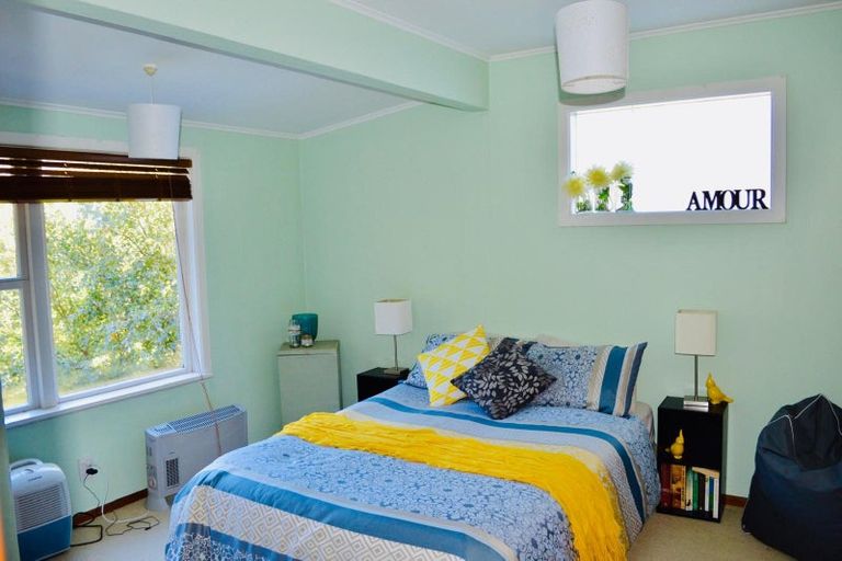 Photo of property in 2a Rangiuru Road, Mahina Bay, Lower Hutt, 5013