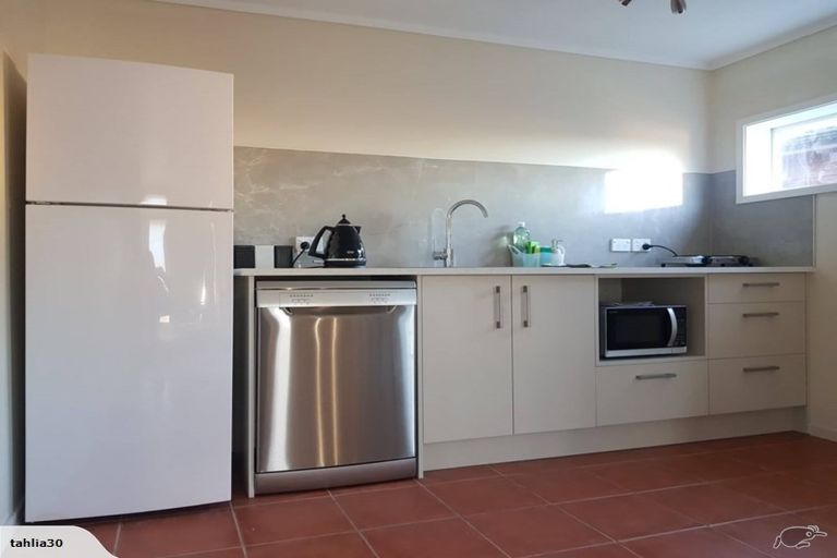 Photo of property in 3 Lintaine Place, Glen Innes, Auckland, 1072