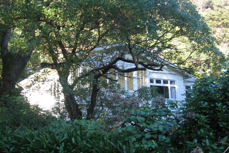 Photo of property in 16 Kowhai Street, Eastbourne, Lower Hutt, 5013