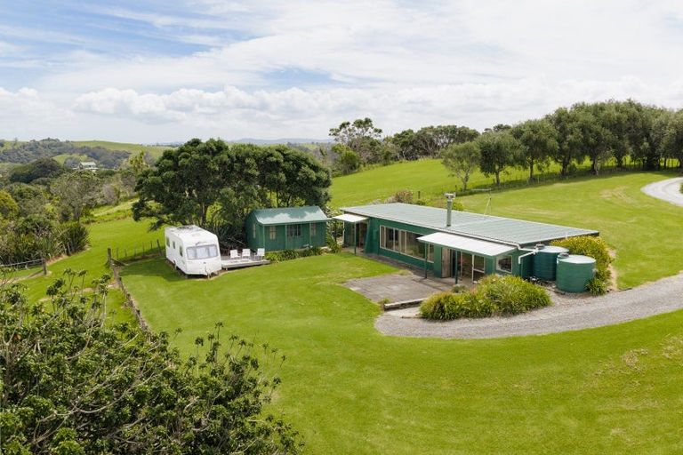 Photo of property in 1024 Takatu Road, Tawharanui Peninsula, Matakana, 0986