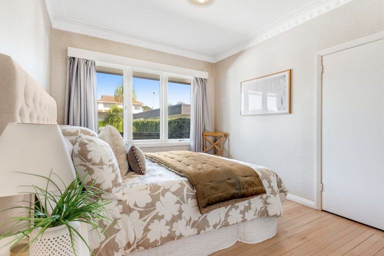 Photo of property in 1/53 Uxbridge Road, Mellons Bay, Auckland, 2014