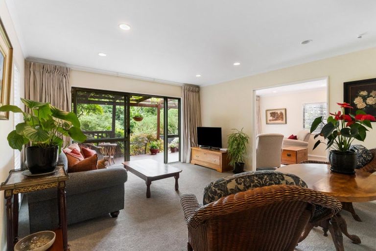 Photo of property in 2/52 Uxbridge Road, Mellons Bay, Auckland, 2014