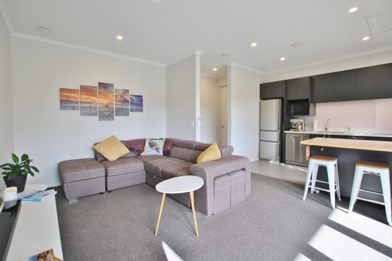 Photo of property in 2/17 Uku Lane, Hobsonville, Auckland, 0616