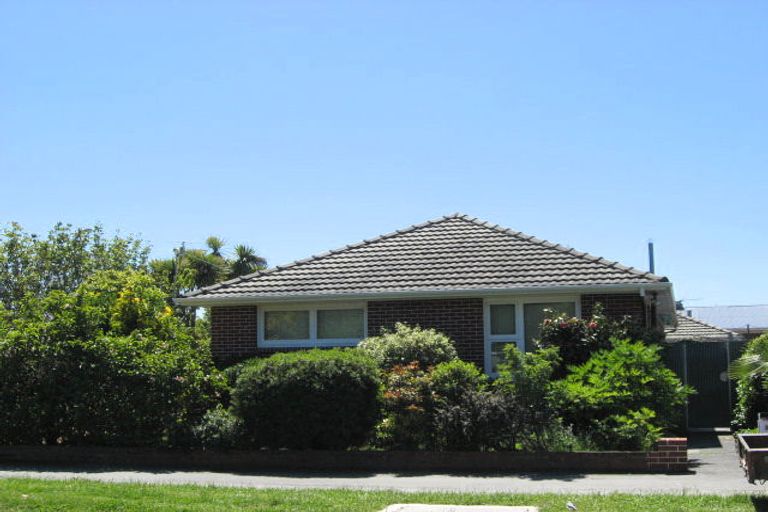 Photo of property in 324 Memorial Avenue, Burnside, Christchurch, 8053
