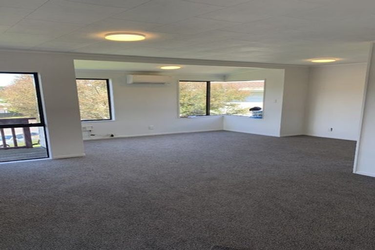 Photo of property in 75 Trias Road, Totara Vale, Auckland, 0629